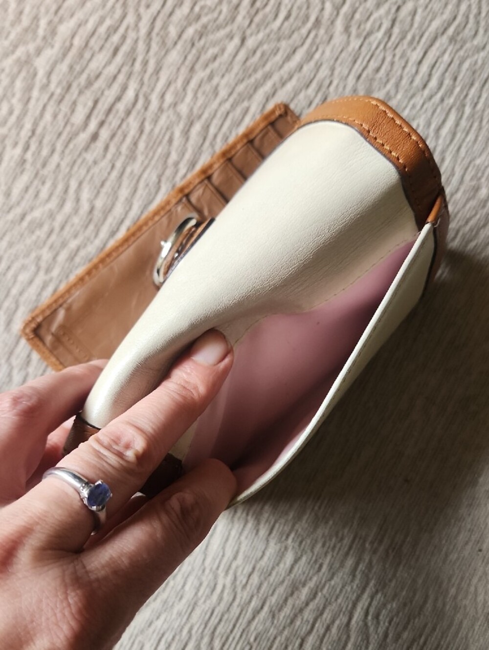 Coach Cream and Tan Leather Buckle Wallet 2004 - Picture 11 of 13